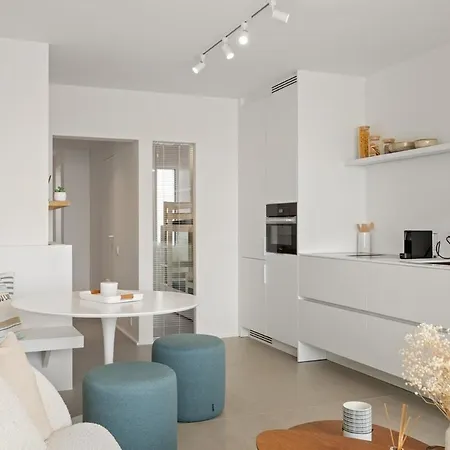 아파트 Completely Renovated, Direct Sea View, Cosy 크노케-하이스트