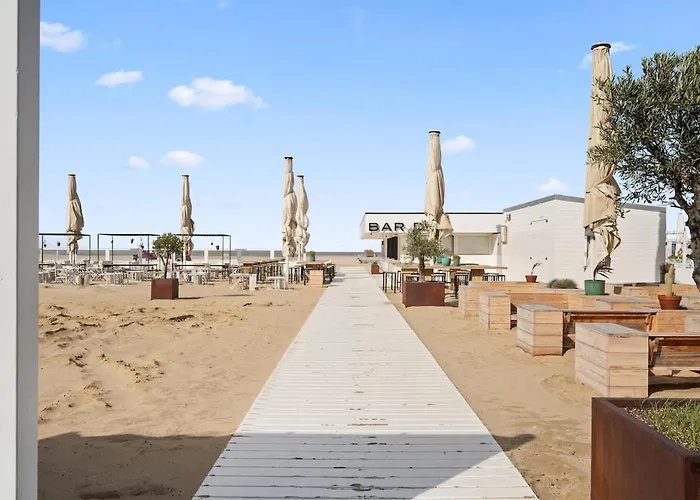 Completely Renovated, Direct Sea View, Cosy 아파트 크노케-하이스트